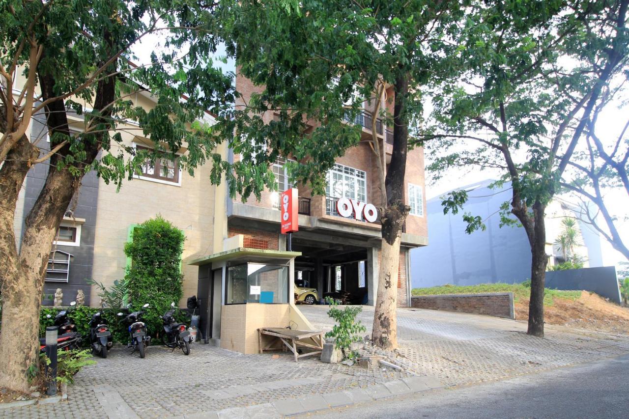 Oyo 204 Blessing Residence سورابايا المظهر الخارجي الصورة