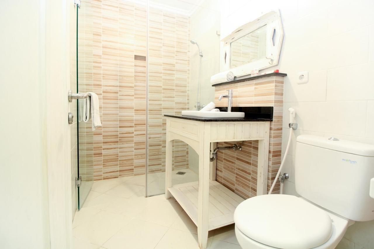 Oyo 204 Blessing Residence سورابايا المظهر الخارجي الصورة